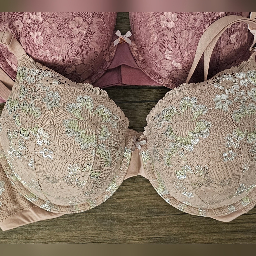 Victoria's Secret Body By Victoria Pale Metallic Lace Push-Up Bra 38C